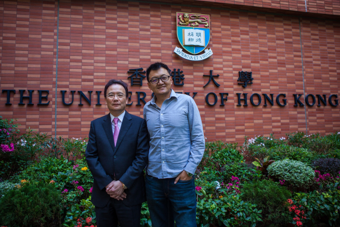 香港大學電機電子工程學系李安國教授(左)及校友溫豪夫博士